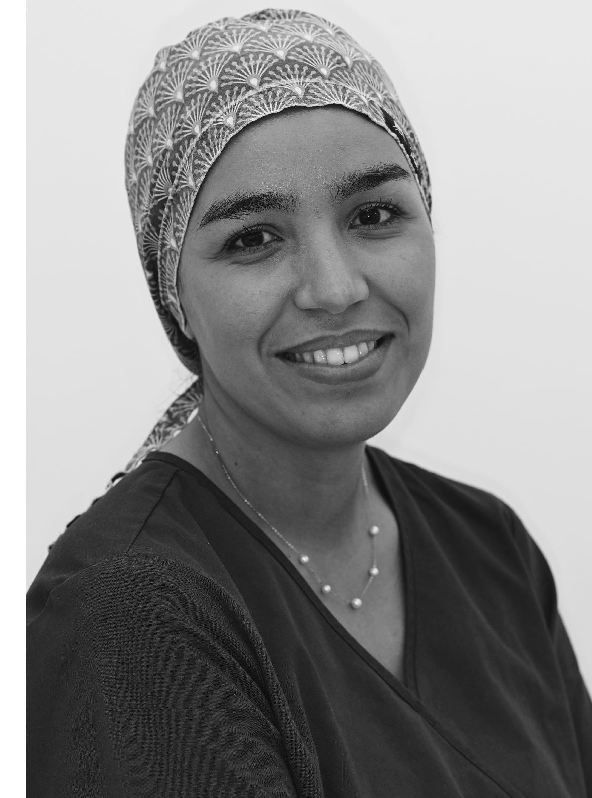 Portrait du Dr Saliha Azami, chirurgien-dentiste